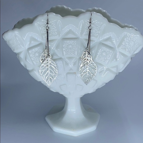 Pair of Earrings N.W.T. - Picture 4 of 5